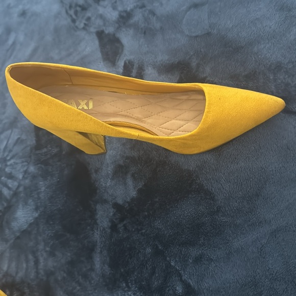 Taxi block mustard  heels for women size 11.. new never worn just tried on once. - Picture 4 of 5